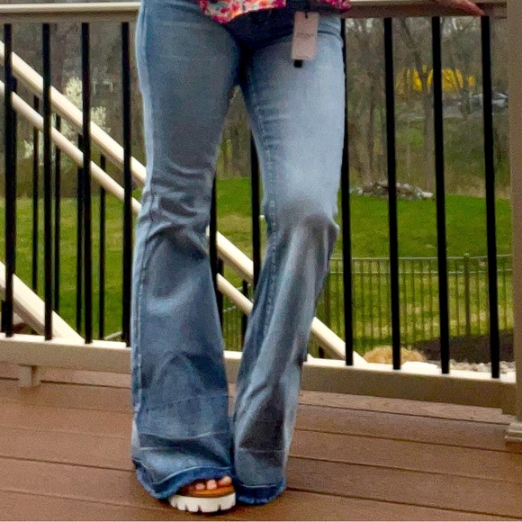 Tummy Control Release Hem Flare Judy Blue Jeans - Picture 1 of 4